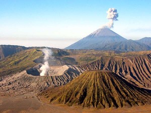 Gunung-Bromo-tempat-wisata-indah-di-Jawa-Timur